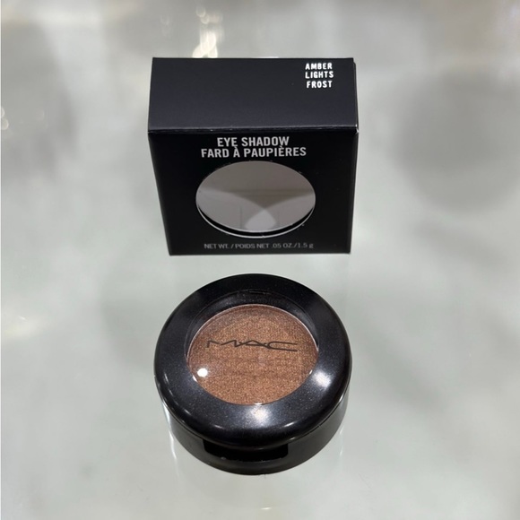 M.A.C. HOLIDAY-EXCLUSIVE KIT, BEST-SELLING PRODUCTS Sparkle Set. New full size - Picture 9 of 16